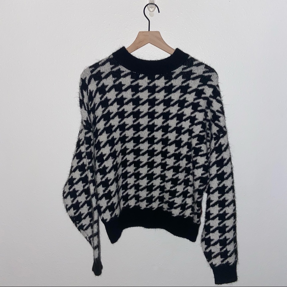 black and white h&m sweater